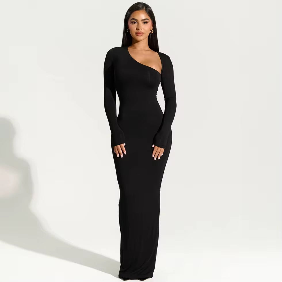 MAXI ROBE NOIRE ASYMETRIQUE À FENTE